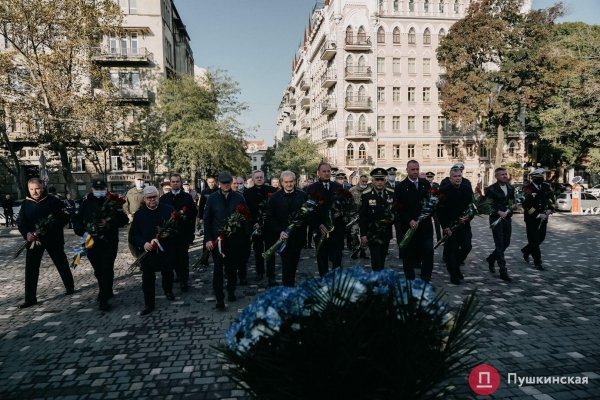 В Одессе почтили памятников защитников Украины. Фоторепортаж