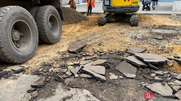 В левой части Аркадии стартовал масштабный ремонт тротуаров: кто платит и когда закончат. Фото