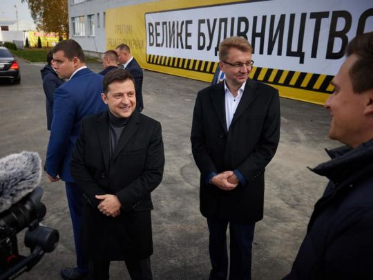 Зеленський оглянув перший інклюзивний басейн у Золотоноші, який створили в рамках «Великого будівництва»