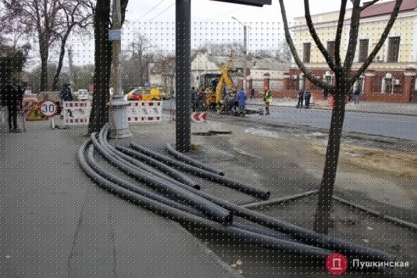 На Пастера прорвало газовую трубу: движение частично перекрыли. Фото