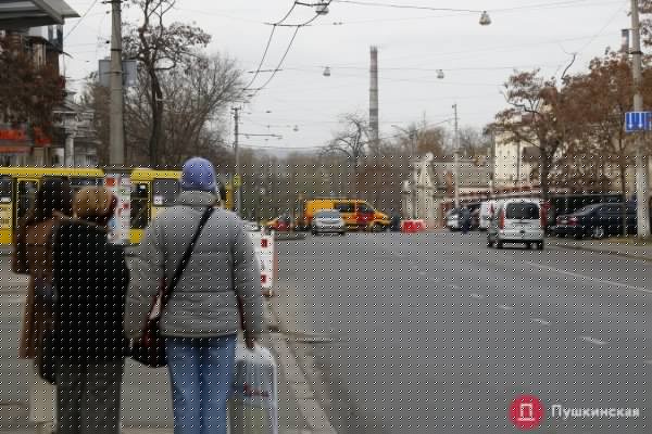 На Пастера прорвало газовую трубу: движение частично перекрыли. Фото