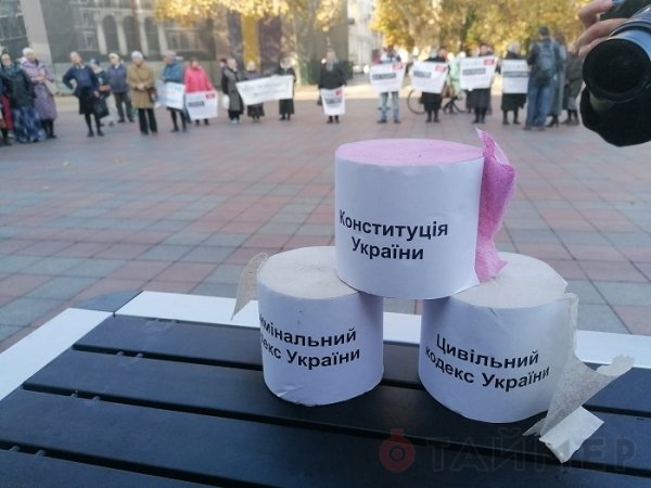 Возле мэрии Одессы противники прививок требуют «изгнать евреев»