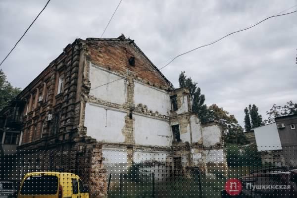 Нетуристическая Одесса, часть 2: смесь старого города и промзоны на Сахалинчике. Фоторепортаж
