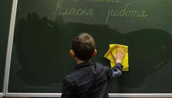 В одной из одесских школ обрушился потолок в классе
