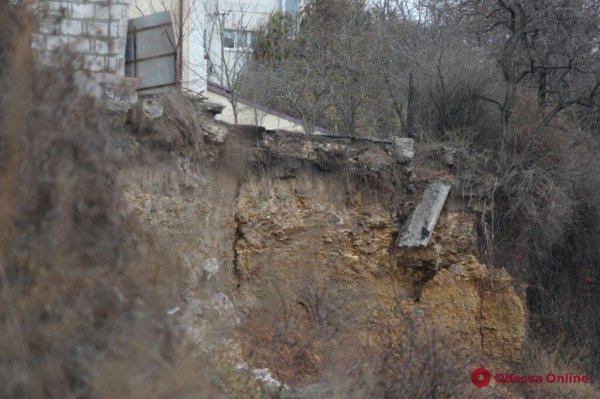 В Черноморке случился оползень — никто не пострадал 