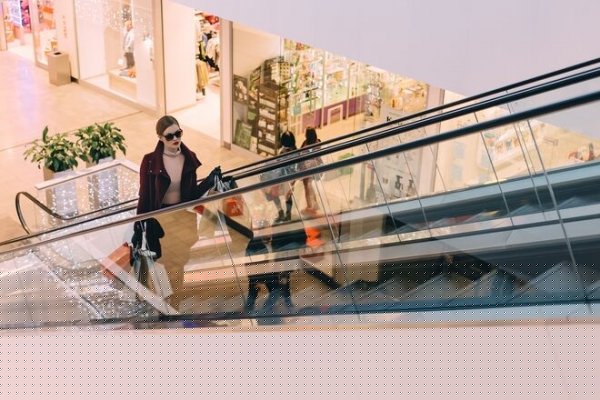 
                                                                        Посещаемость ТРЦ упала наполовину: арендаторы теряют прибыль, а бюджет – налоги
                                                                                                                                                                                                                    