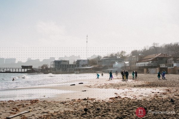 Час весны в конце осени: легкий шторм и теплынь на одесском побережье. Фоторепортаж