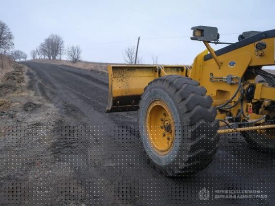 Біля Чернівців почалося «Велике будівництво» на розбитій, але стратегічно важливій територіальній дорозі
