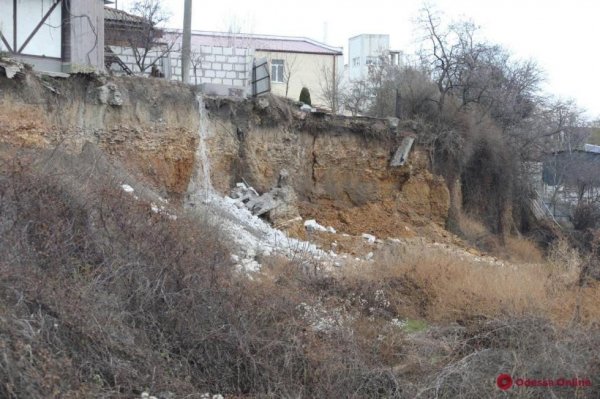 В Черноморке случился оползень — никто не пострадал 