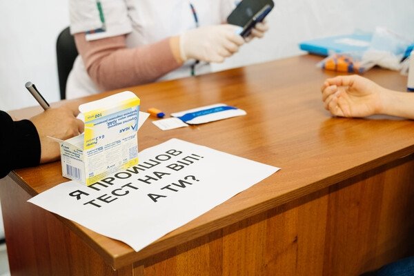 В торговом центре на Таирова можно сдать тест на ВИЧ и гепатит