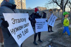 На Черемушках протестующие перекрыли дорогу