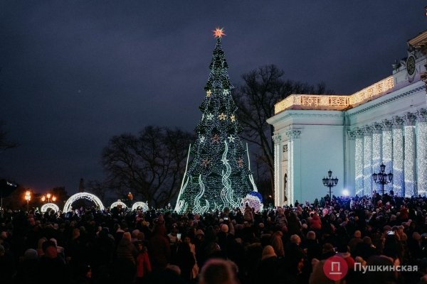 В Одессе зажгли главную елку города: с песнями, танцами и Святыми Николаями на байках. Фото