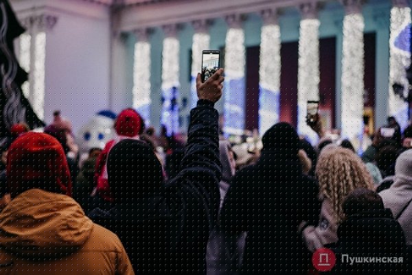 В Одессе зажгли главную елку города: с песнями, танцами и Святыми Николаями на байках. Фото