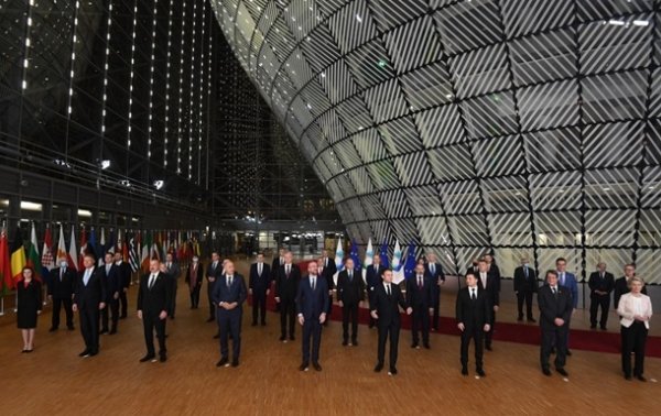 Итоги 15.12: Саммит в Бельгии, продление карантинаСюжет
