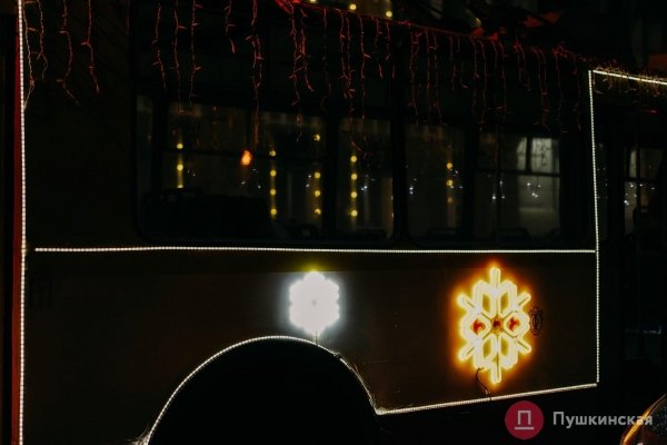 В Одессе прошел парад «одетых» по-новогоднему троллейбусов: как это было. Фото, видео