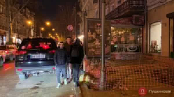 Пешеходную зону в центре Одессы еще не отменили, но по дороге гулять уже опасно: как это выглядит. Фото