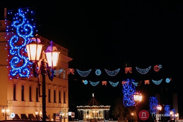 Большая прогулка по предновогодней Одессе: как город нарядился к праздникам. Фоторепортаж