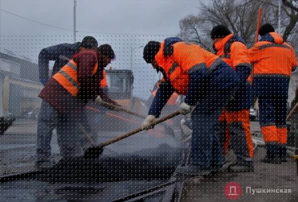 Первая в Одессе «венская» остановка и дымящийся асфальт: как идет ремонт улицы Преображенской. Фото