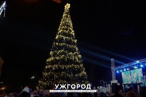 Главную елку Одессы признали одной из самых красивых в Украине