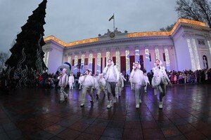В Одессе открыли главную новогоднюю елку города