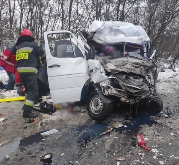 Десять человек погибли под Черниговом при столкновении грузовика и маршрутки