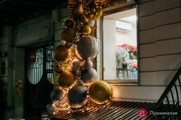 Большая прогулка по предновогодней Одессе: как город нарядился к праздникам. Фоторепортаж
