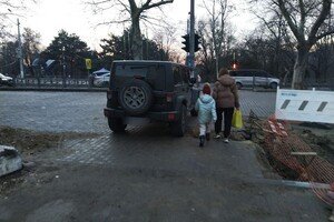 Худшая парковка в Одессе: свежая фотоподборка наглых водителей 