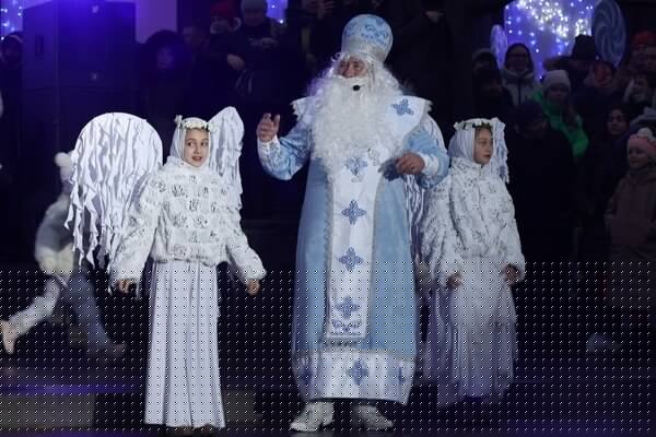 В Одессе открыли главную новогоднюю елку города
