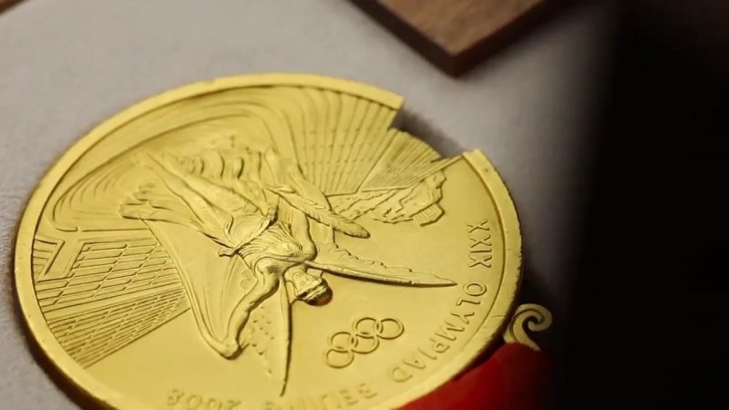 Допомогли в Росії: Ломаченко переплавив свої золоті олімпійські медалі заради батька