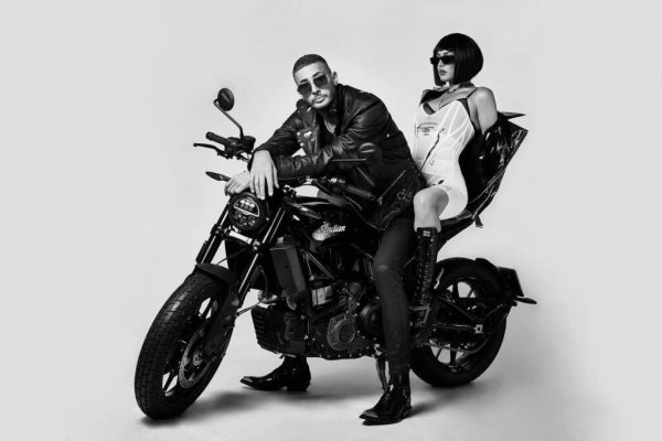 MARUV позировала с мужем в пикантной фотосессии