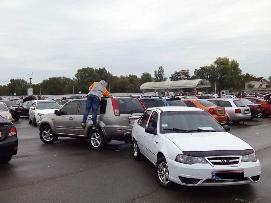 В Україні з 1 січня подорожчають нові автомобілі: на скільки і чому