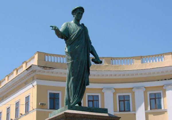 В Одессе "заминировали" памятник Дюку