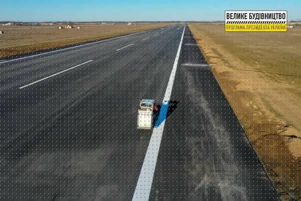 «Велике будівництво» завершує реконструкцію злітно-посадкової смуги міжнародного аеропорту «Херсон»