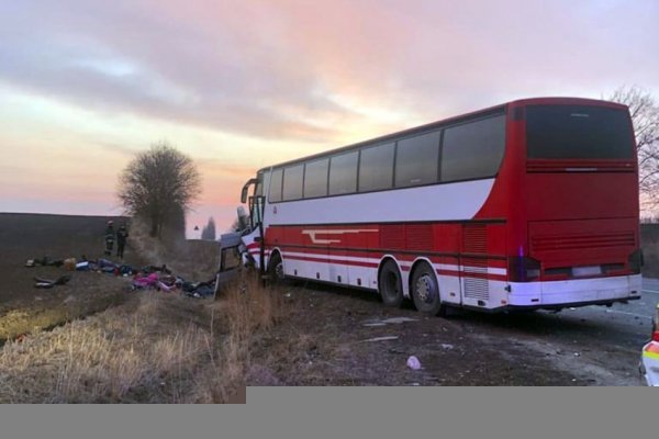 На Хмельнитчине разбился автобус с переселенцами из Днепра: есть жертвы