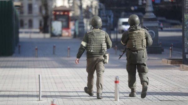 В Киеве вновь вводят длительный комендантский час