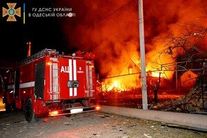 Одесские спасатели показали, как ликвидировали последствия ночного обстрела 