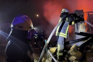 Одесские спасатели показали, как ликвидировали последствия ночного обстрела 