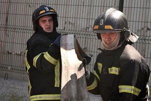 Ликвидация последствий обстрела в порту и помощь коню: как прошли сутки у одесских спасателей