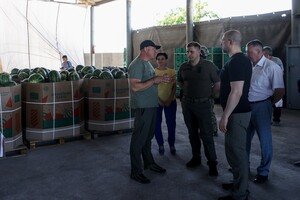 Осмотрел порты и пообщался с переселенцами: Премьер-министр Украины Денис Шмыгаль побывал в Одесской области