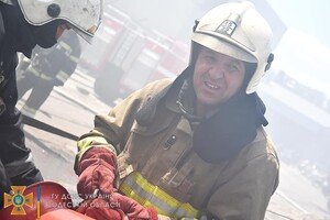 Ликвидация последствий обстрела в порту и помощь коню: как прошли сутки у одесских спасателей