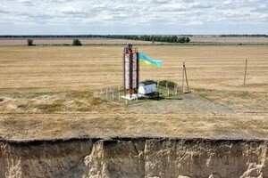 На маяке в Одесской области установили огромный флаг Украины