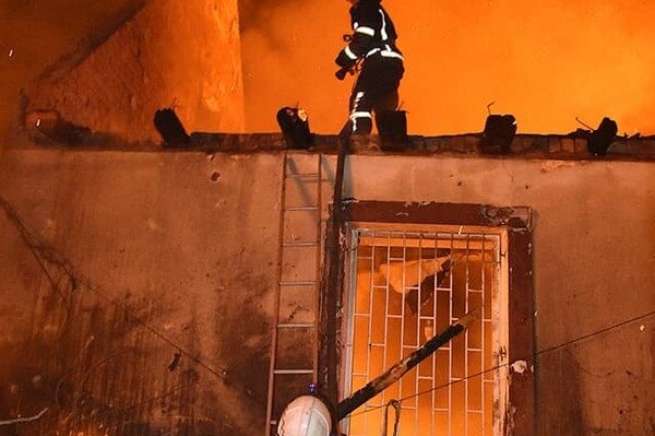 Одесские спасатели показали, как ликвидировали последствия ночного обстрела 