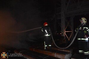 Подробности пожара в порту и помощь полиции: как прошли сутки у одесских спасателей 