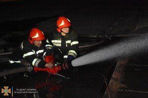 Подробности пожара в порту и помощь полиции: как прошли сутки у одесских спасателей 