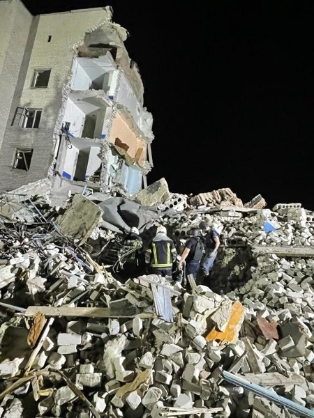 Ворог обстріляв Дніпропетровську та Донецьку області: під завалами опинилися десятки людей, є жертви