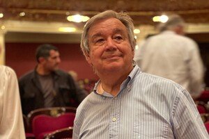 Побывал в Оперном и сфотографировался с молодоженами: новые подробности визита Генсека ООН в Одессу