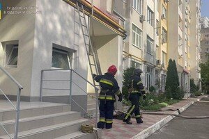 Горели сауна в десятиэтажке и здание открытым пламенем: как прошли сутки у одесских спасателей