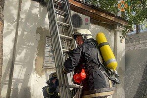 Горели сауна в десятиэтажке и здание открытым пламенем: как прошли сутки у одесских спасателей