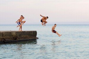 Одесситы устраивают пляжные купания по вечерам 