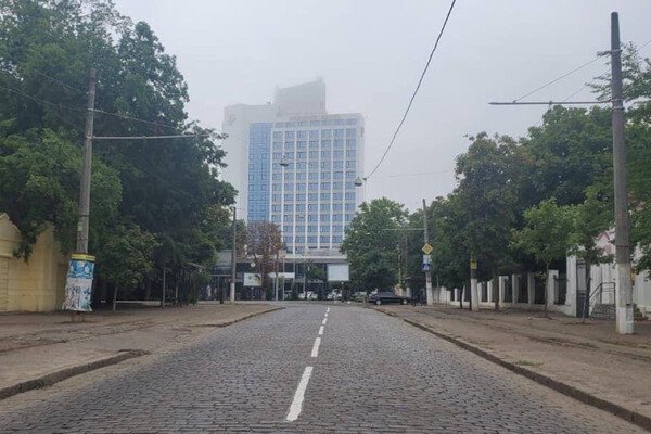 В Одессе мужчина поджег автомобили волонтеров с вещами для переселенцев 